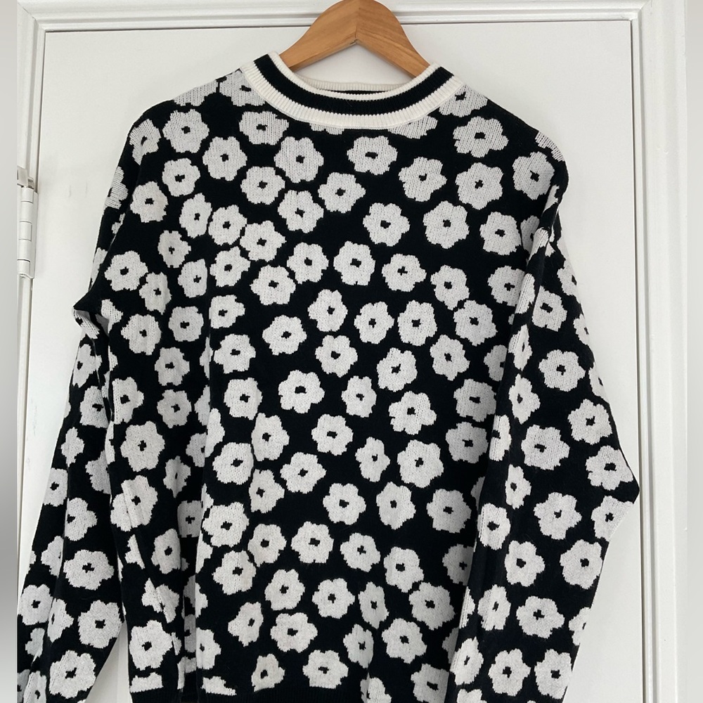 Pretty Garden | Light-Weight Floral Sweater | Size Medium